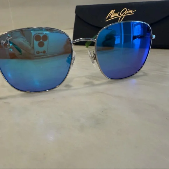 Maui Jim Silver Frame Lipine Sunglasses with Blue Mirrored Lenses - Picture 4 of 5